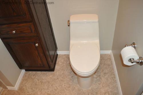 A Bathroom with Staron Countertop Shower with Bench Seat Custom Dark Oak Cabinetry Vinyl Flooring (13) lg